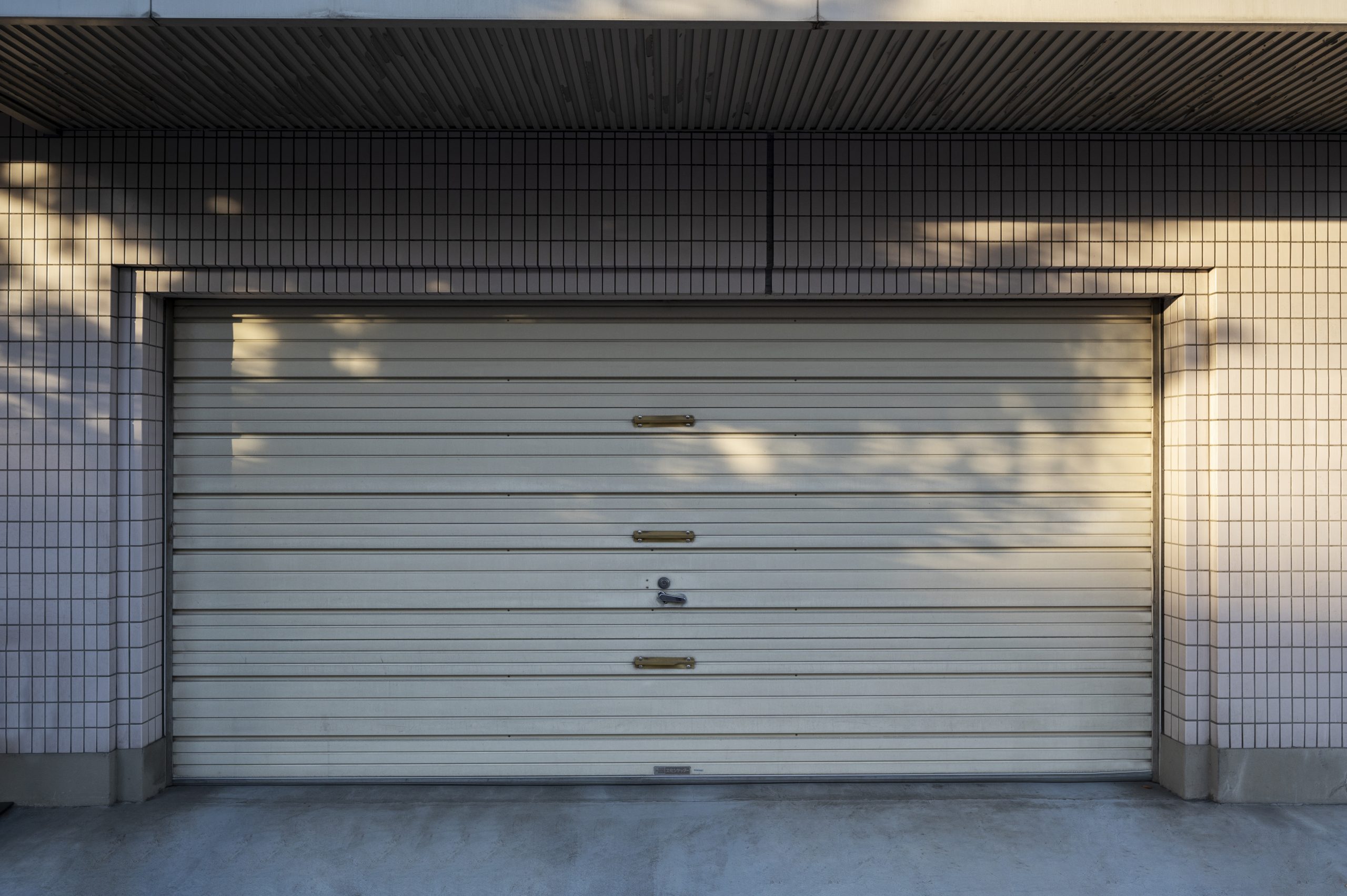 A Quick Guide to the History of Garage Doors 